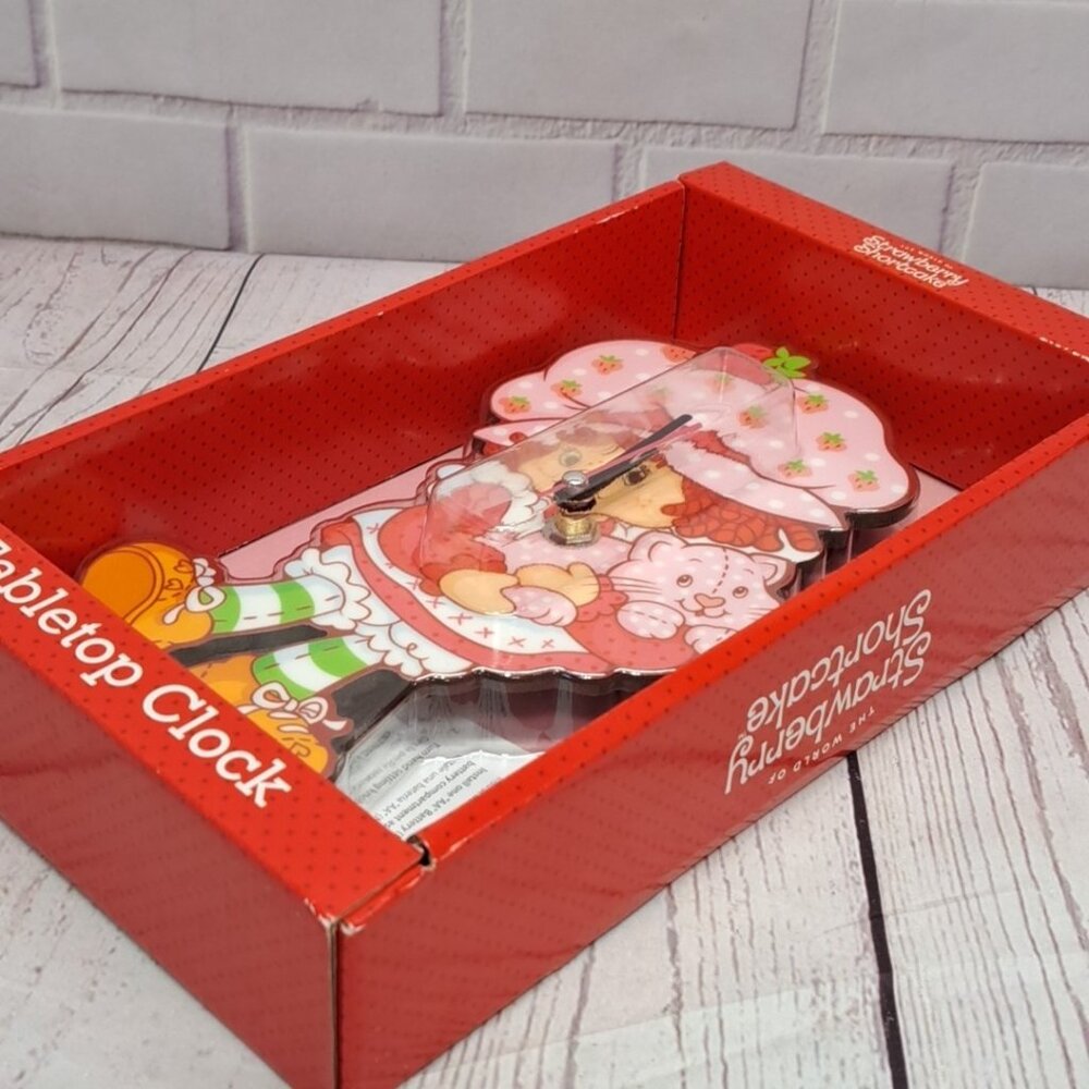 Strawberry Shortcake 9" Analog Display Battery Operated Tabletop Clock - Picture 6 of 6